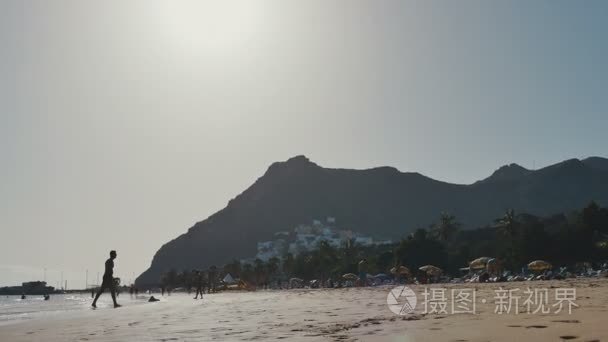 酷热的夏天的海滩视频