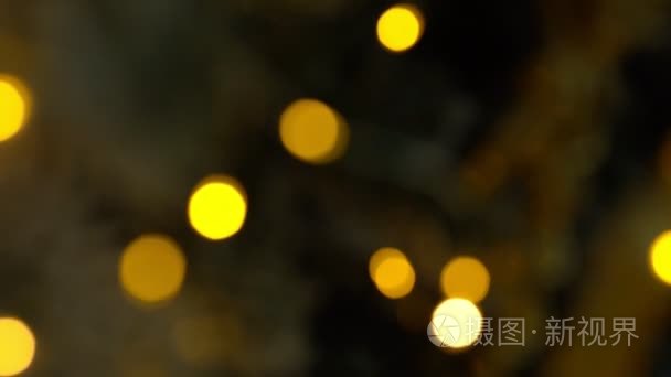 圣诞节装饰品与景灯树上视频