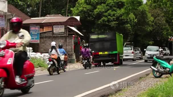 在巴厘岛上的街道交通视频