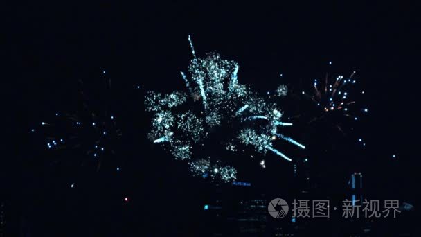 烟花在夜空中视频