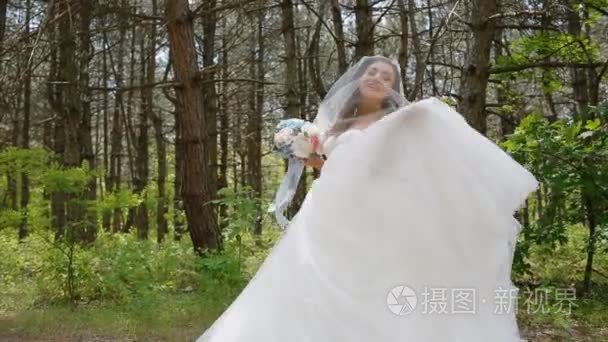 漂亮的新娘合影的婚礼花束视频