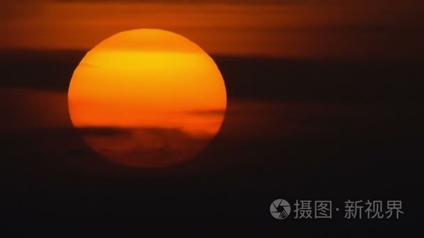 多彩的日落特写时间流逝