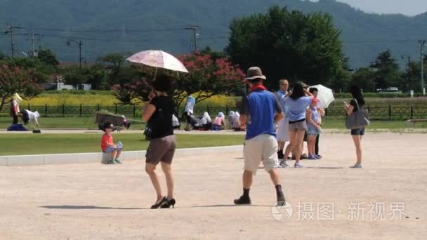 人们访问韩国庆州瞻天文台视频
