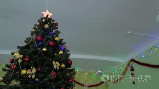 圣诞节和新年树花环和玩具视频