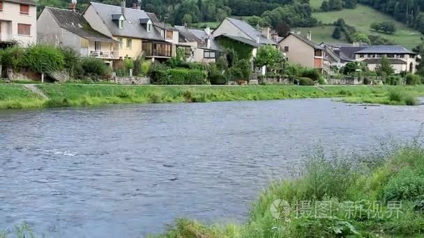 流水的河流很多法国视频