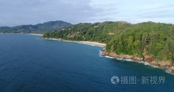 海和普吉岛的海滩海岸线鸟瞰图视频