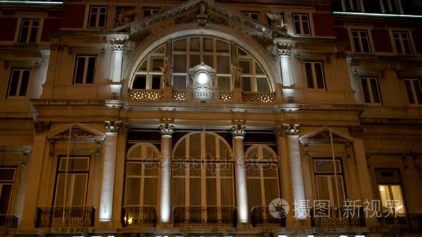 富丽华酒店在里斯本，葡萄牙的 Restauradores 广场。纪念碑是由安东尼奥  托马斯达丰设计，建于 1886