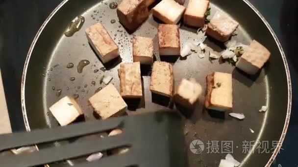 炒热豆腐视频