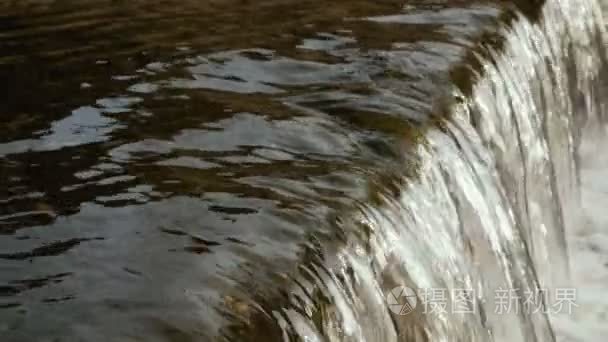 流动的河流水特写视频