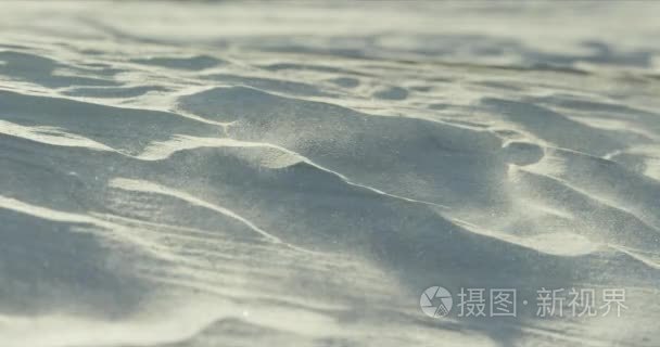 暴雪在海滩上的慢动作特写视频