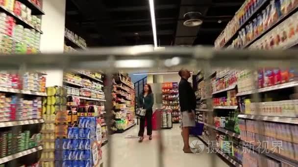 计数器在超市中的商品视频