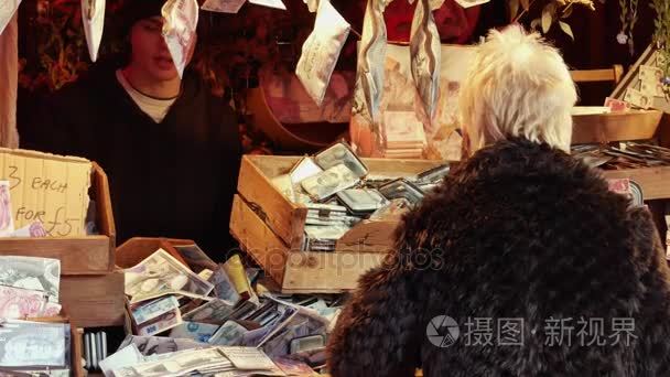 LONDON  ENGLAND - December 21: Chrismas Market and Shopping Stre