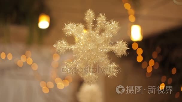 圣诞装饰灯与雪花视频