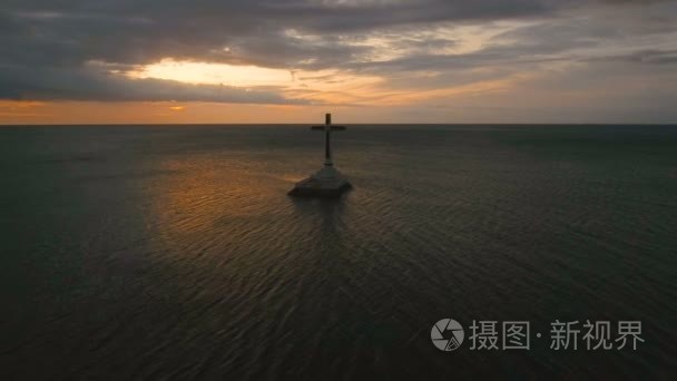 天主教十字架在海
