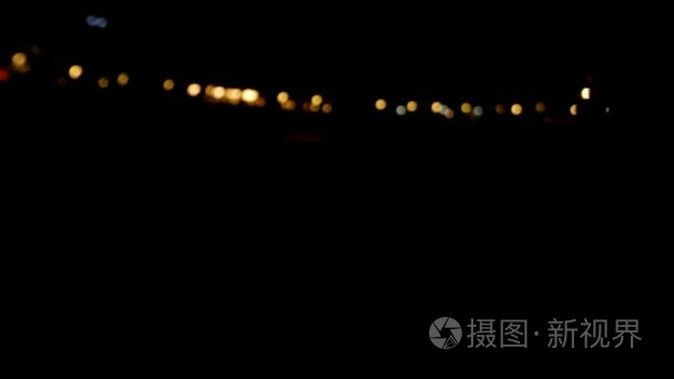 一架大型客机的夜间着陆视频