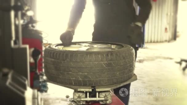 机械手修理轮胎视频