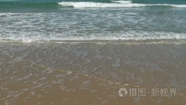 船在海中漂浮