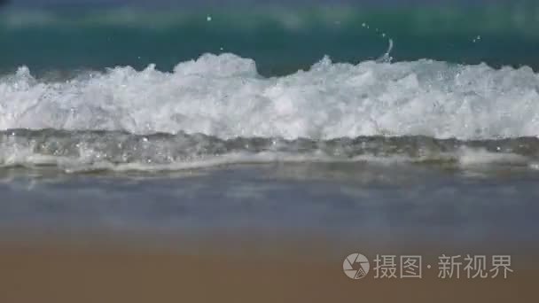 在海滩上的海浪