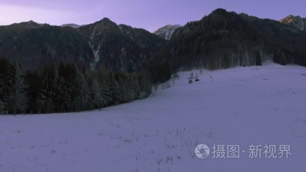 空中冬天山日落景观视频