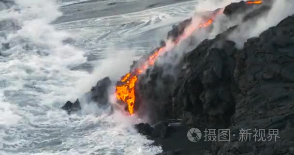 火山喷发熔岩流入水夏威夷视频