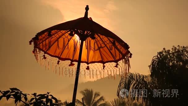 巴厘岛日落印尼传统伞视频