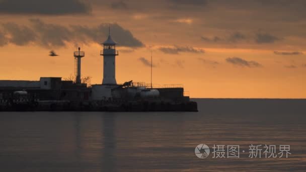 在日落时天空港口灯塔视频