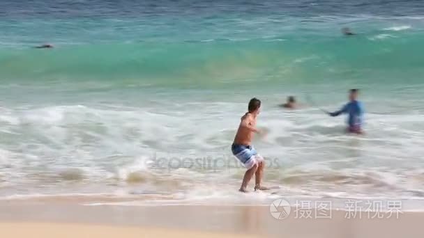 在欧胡岛夏威夷沙滩滑板冲浪视频