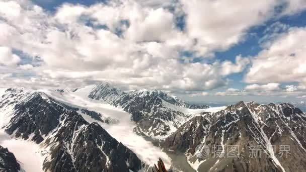 风景如画的阿尔泰雪山视频