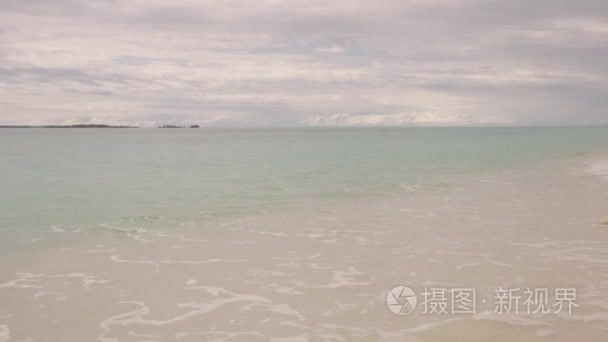 小波浪在热带海滩视频