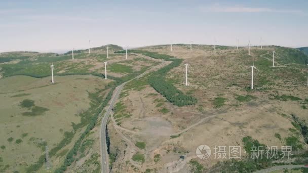 能源生产风力涡轮机的鸟瞰图视频