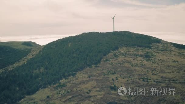 能源生产风力涡轮机的鸟瞰图视频