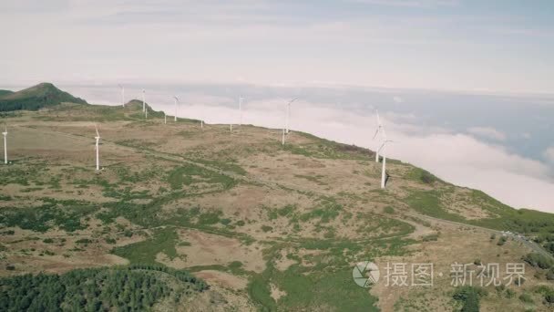 能源生产风力涡轮机的鸟瞰图视频