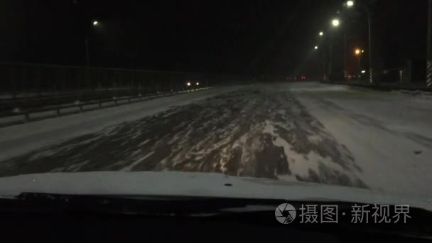 夜间交通高速公路下雪冬季之旅视频