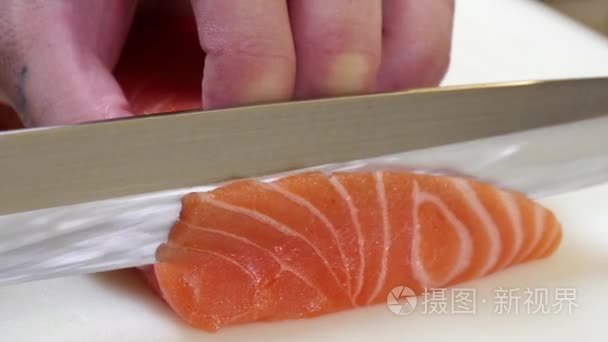 寿司厨师切片三文鱼扒饭风格视频