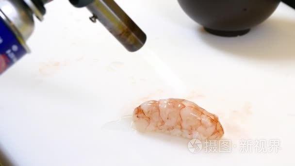 寿司厨师烹饪厨房火炬虾仁视频