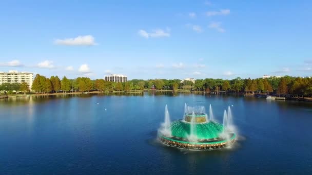 伊奥拉湖喷泉在佛罗里达州奥兰多市中心的鸟瞰图短视频