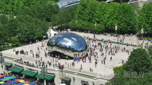 游客在芝加哥千禧公园豆坛视频