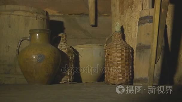 古代陶器和餐具视频