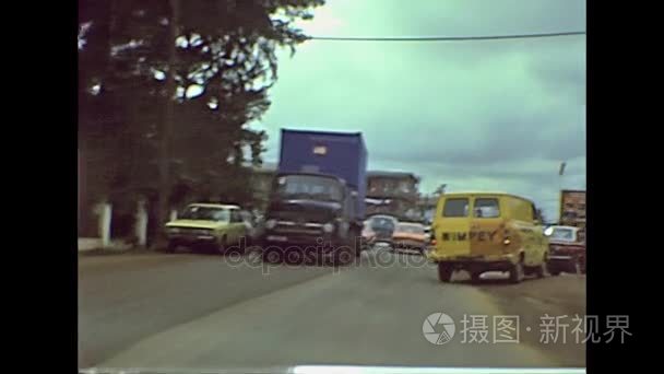 在尼日利亚拉各斯的老式汽车视频