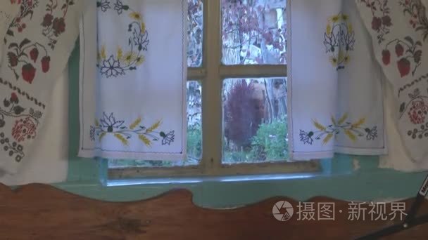 在老房子里的古代窗口视频