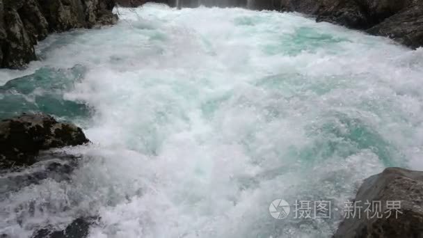 山区河流湍急的溪流视频