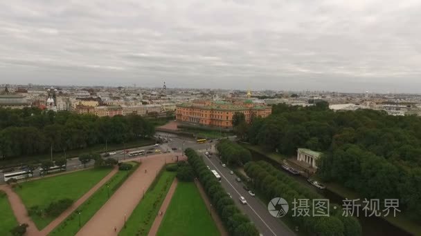 迈克尔斯在圣彼得斯堡空中城堡视频
