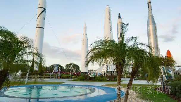 火箭在肯尼迪航天中心花园视频