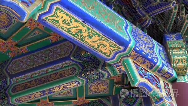 密切油漆细节倾斜。美丽夏天皇帝宫殿湖花园北京中国