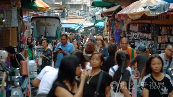 在中国城镇市场的人视频