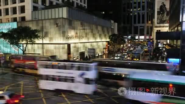 在晚上在香港交通。时间流逝