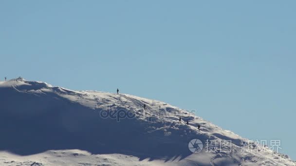 山旅游爬冬天视频