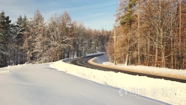 白雪皑皑，结霜的景观