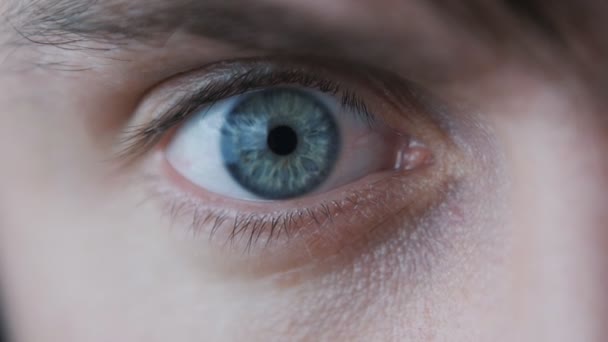 瞳孔缩小在慢动作短视频