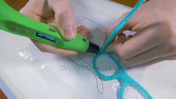 4 k.男人手试验器具，3d 打印技术，使用现代设备-3d 笔